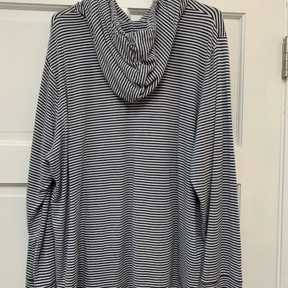 Top - Picture 2 of 3